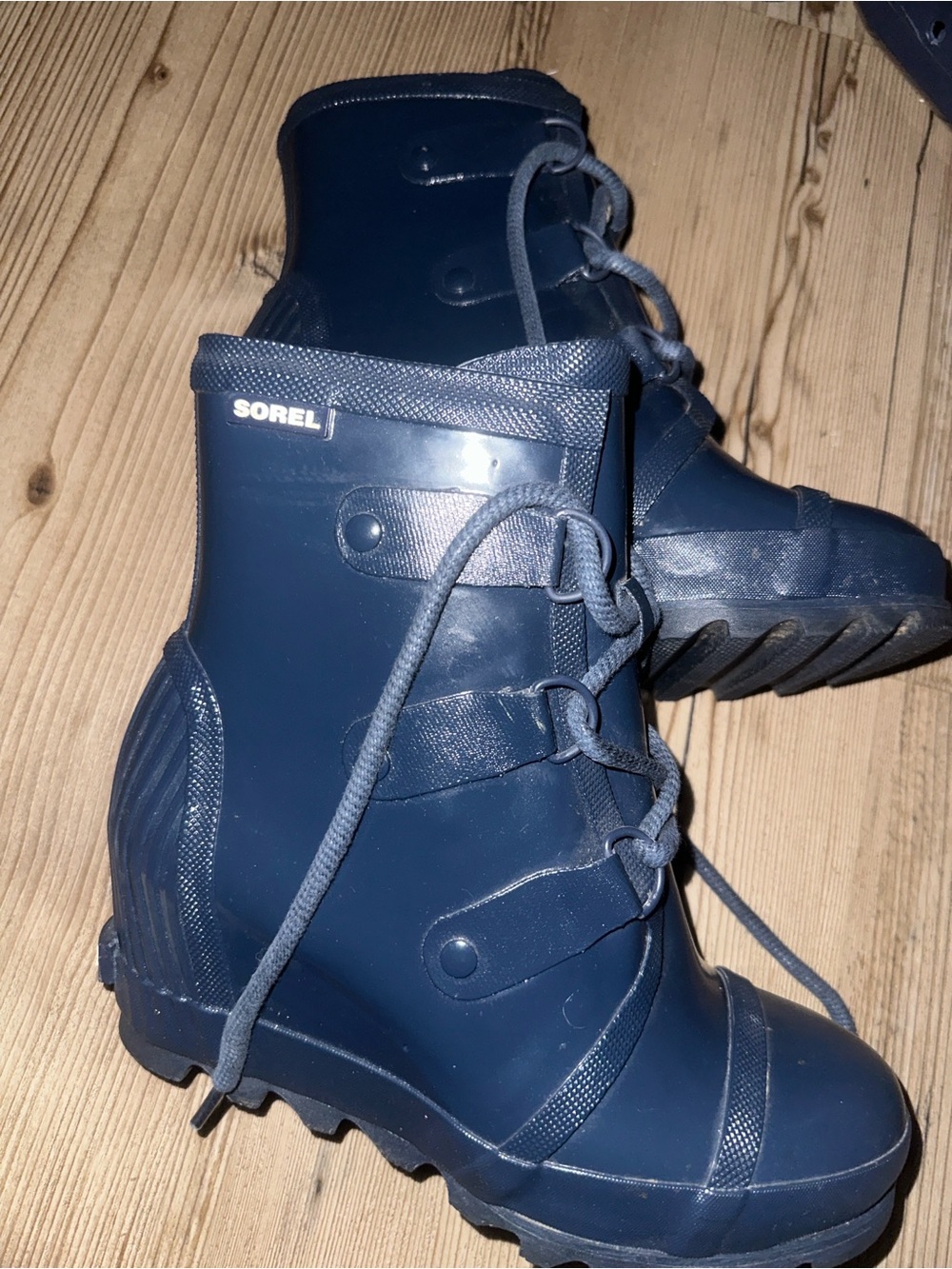 Sorel Women's Navy Lace-Up Waterproof Rain Boots